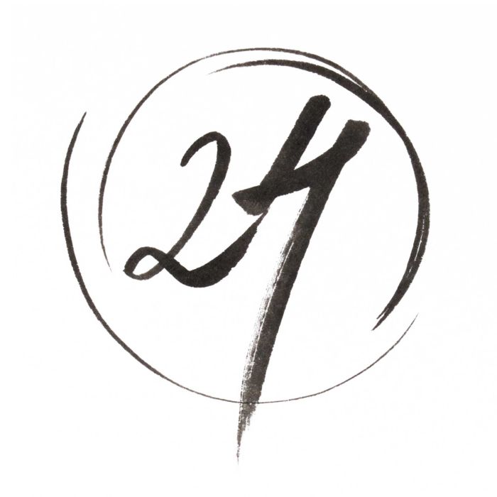 ESSENCE 24 EVER INK LINER 01