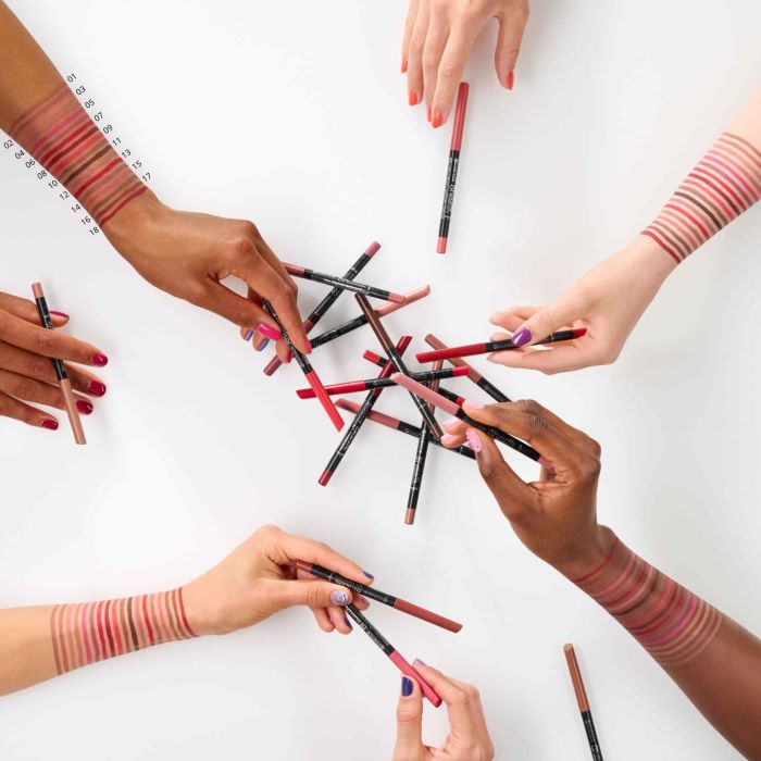 ESSENCE 8H MATE COMFORT LIPLINER 12