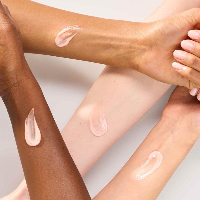 ESSENCE SILKY BLUR PORELESS PRIMER